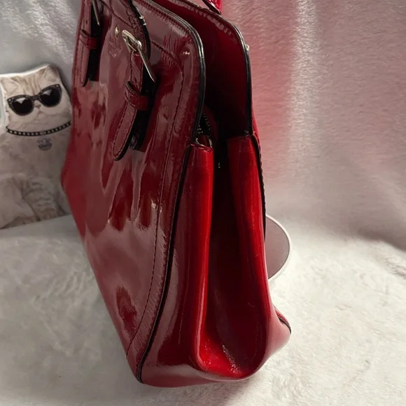 Kate Spade Carlisle Street Sylvie handbag in cherry red patent leather - Picture 8 of 11